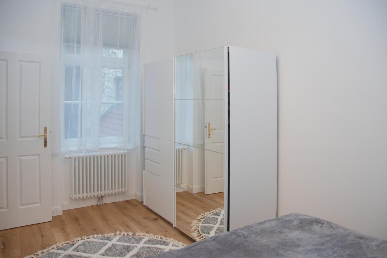 וינה Pink Lotus Apartment מראה חיצוני תמונה